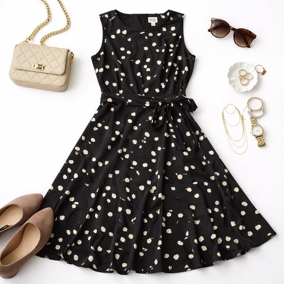 Anne Klein Gray Floral Sleeveless Fit Flare Dress Womens Size 8 Tie Waist in EUC - Picture 3 of 10